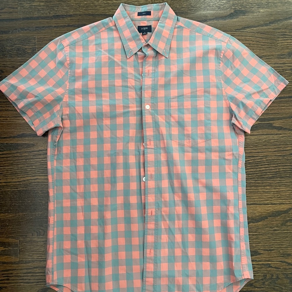 SOLD Men’s J.Crew slim short-sleeve button down; EUC; size M